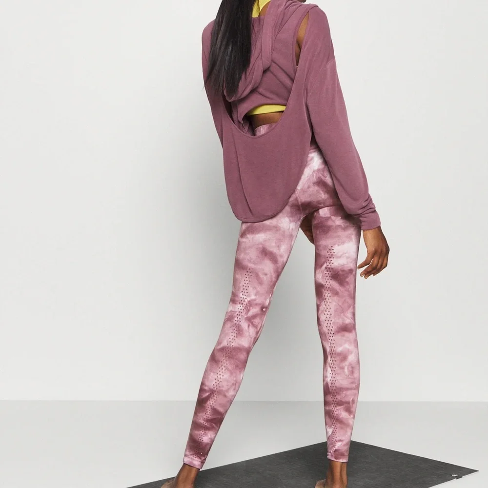 Free People Movement Good Karma tie-dye leggings - Picture 6 of 15